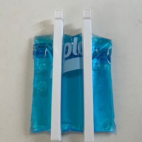 袋に注いで凍らせるだけ！　ソーダ味アイスに「毎年やる」「コスパ最強」