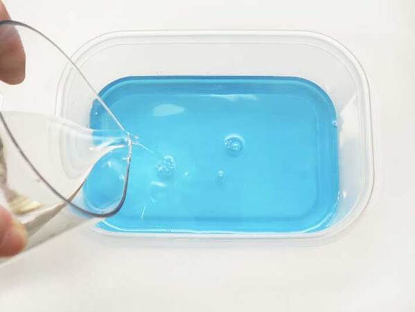 かき氷シロップと水を混ぜたら…　作ったものに「その手があったか」「天才だ」