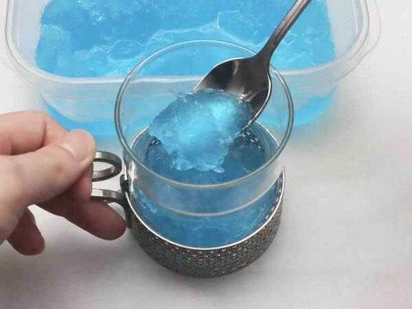 かき氷シロップと水を混ぜたら…　作ったものに「その手があったか」「天才だ」