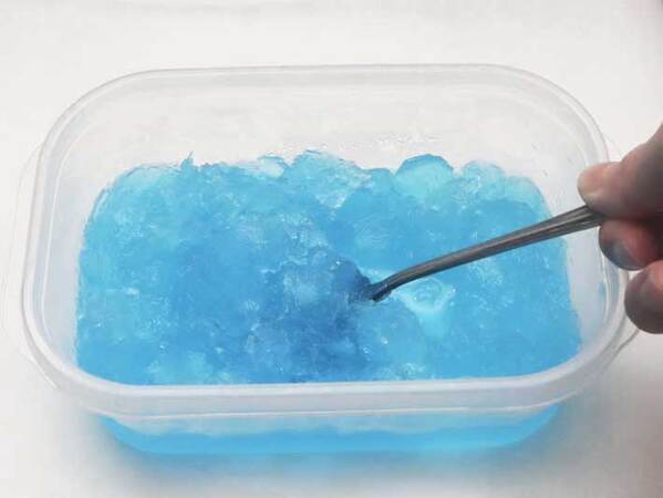 かき氷シロップと水を混ぜたら…　作ったものに「その手があったか」「天才だ」