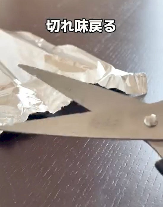 アイロン台の上に敷いたのは…　思わぬ裏技に「もう絶対欠かせない」「シワ伸びた」