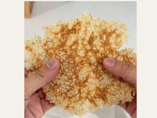 冷やご飯にめんつゆを混ぜて！　3分レンチンしたら「マジで止まらん」