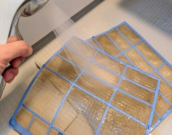 「エアコンつけたらカビ臭が…」　ニオイのもとを断つ簡単な習慣とは？