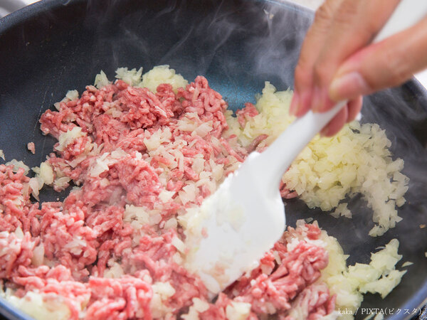 ひき肉とタマネギを炒めて…　夏に食べたい、ロバート馬場のレシピに称賛の声