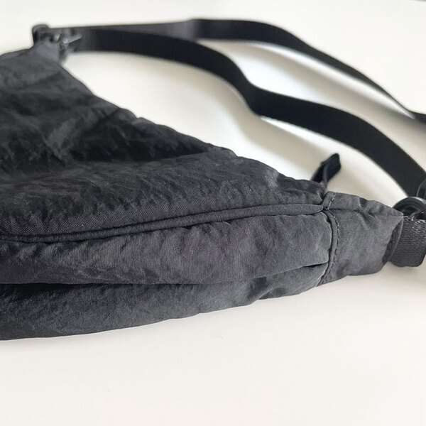 「かわいくて買った」「軽くて丈夫」　ユニクロの『超ミニバッグ』が見た目以上の収納力だった！