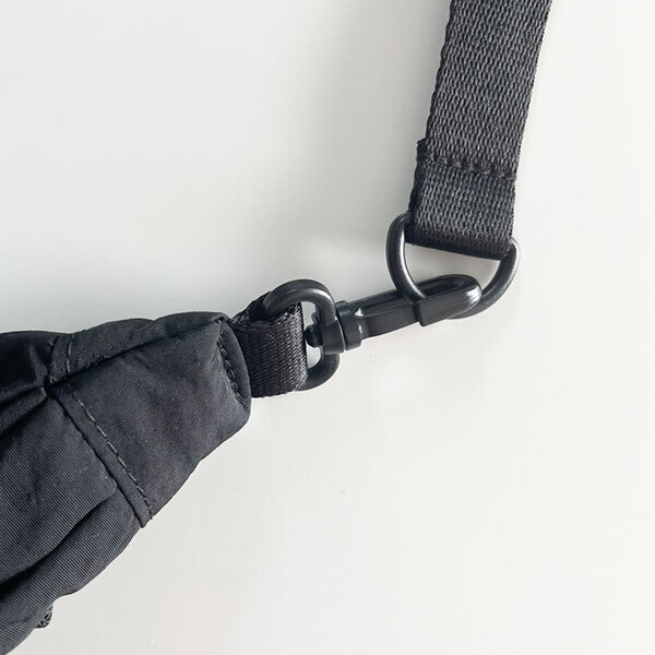 「かわいくて買った」「軽くて丈夫」　ユニクロの『超ミニバッグ』が見た目以上の収納力だった！