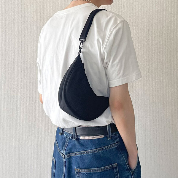 「かわいくて買った」「軽くて丈夫」　ユニクロの『超ミニバッグ』が見た目以上の収納力だった！