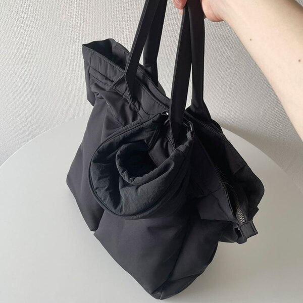 「かわいくて買った」「軽くて丈夫」　ユニクロの『超ミニバッグ』が見た目以上の収納力だった！