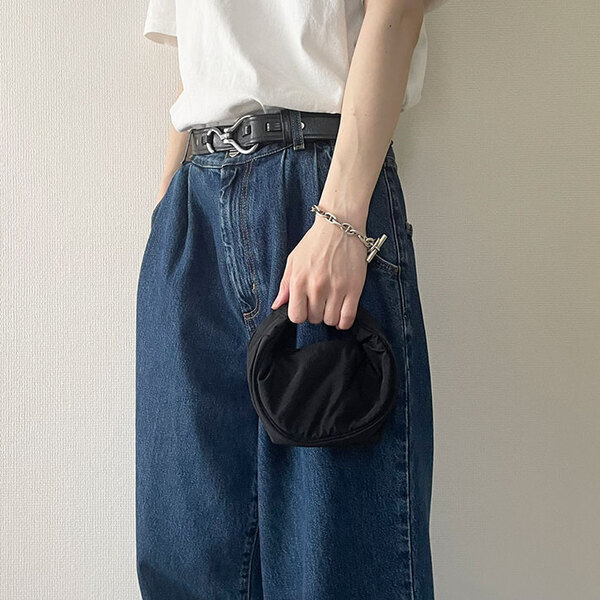 「かわいくて買った」「軽くて丈夫」　ユニクロの『超ミニバッグ』が見た目以上の収納力だった！