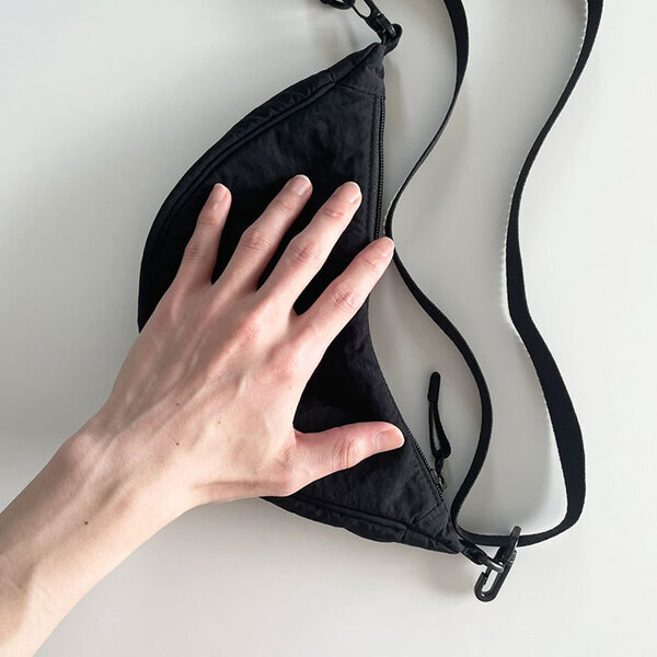 「かわいくて買った」「軽くて丈夫」　ユニクロの『超ミニバッグ』が見た目以上の収納力だった！