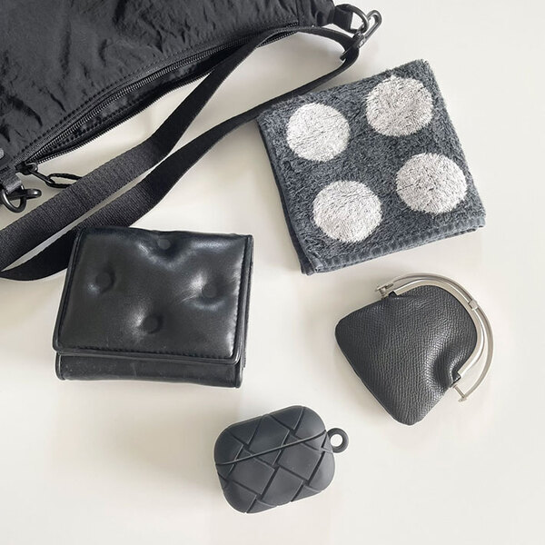 「かわいくて買った」「軽くて丈夫」　ユニクロの『超ミニバッグ』が見た目以上の収納力だった！