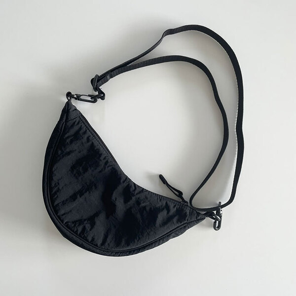 「かわいくて買った」「軽くて丈夫」　ユニクロの『超ミニバッグ』が見た目以上の収納力だった！