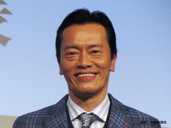 背が高いから映える！　遠藤憲一と松下奈緒のツーショットに「かっこいいけど面白い」