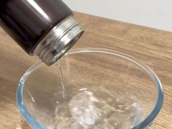 「朝の氷がすぐ溶ける…」　水筒の冷たさを長持ちさせる裏技に「助かる」「毎日やる」