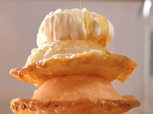 桃を『餃子の皮』でサンド！　シェフが絶賛するおいしさに「感動レベル」