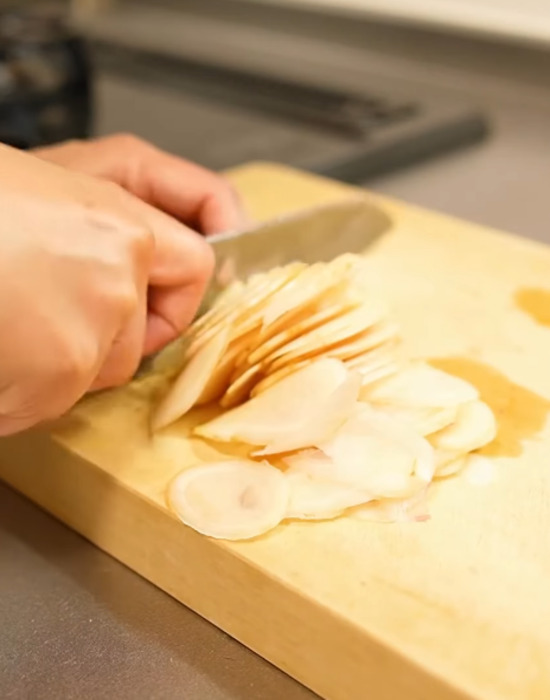 ジンジャーシロップを自家製で！　ピリッと爽やか『新ショウガのシャンディガフ』