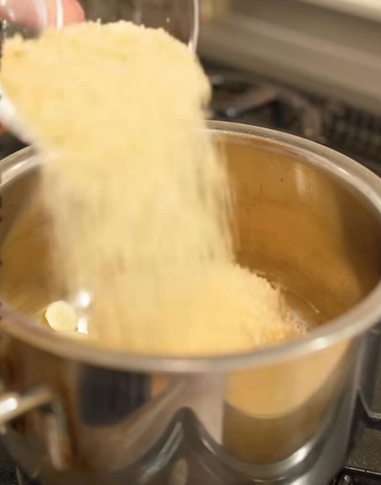 ジンジャーシロップを自家製で！　ピリッと爽やか『新ショウガのシャンディガフ』