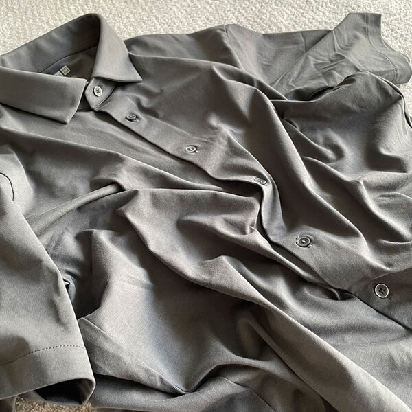 暑い日でも涼しい！　ユニクロの『快適シャツ』に「すぐに2枚目を買った」「ヘビロテ中です」