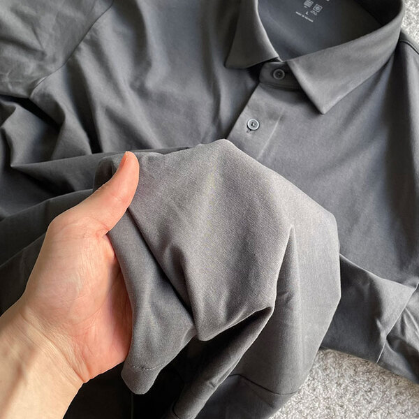 暑い日でも涼しい！　ユニクロの『快適シャツ』に「すぐに2枚目を買った」「ヘビロテ中です」