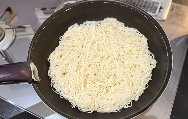 食べた子供が大喜び！　余ったそうめんで作ったのが…「食欲がそそられる」
