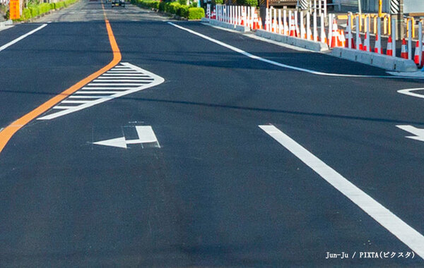 「走っちゃダメだと思ってた」　道路にある『しましま』の意味とは