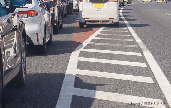 「走っちゃダメだと思ってた」　道路にある『しましま』の意味とは