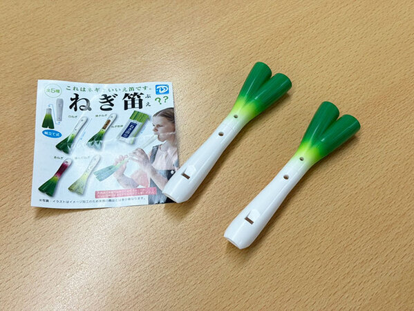 扉開けたら、社員が『小さなネギ』くわえてんだけど！　その正体とは
