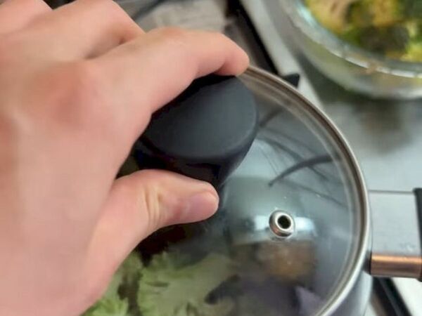 ブロッコリーの悩みを解決！　下処理から調理までの裏技に「最高」「真似したい」