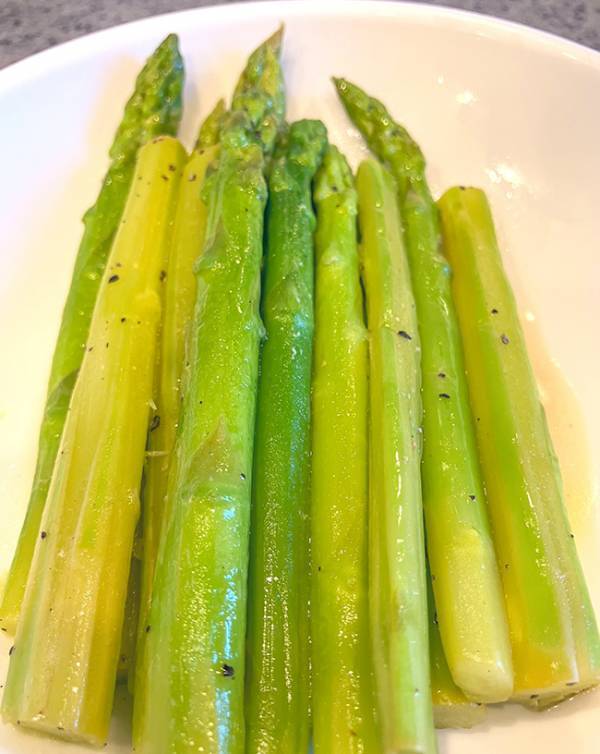 農家が教える『アスパラの食べ方』　すぐ作りたくなるレシピに「何本あっても足りない」