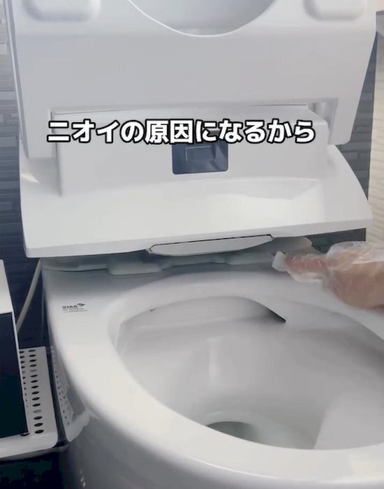 トイレ掃除で見逃しがち！　タンクの後ろをきれいにする方法に「助かる」「目からウロコ」