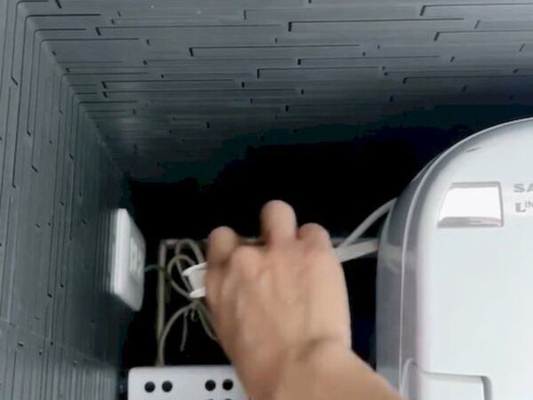 トイレ掃除で見逃しがち！　タンクの後ろをきれいにする方法に「助かる」「目からウロコ」