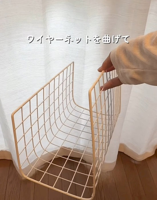 100均アイテム2つで？　ダンボールがスッキリ片付く方法に「便利すぎ」