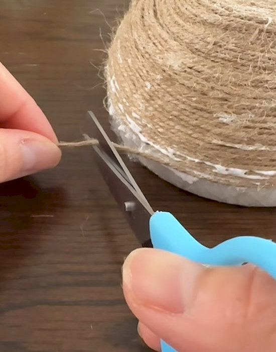 玄関やリビングが片付く！　麻紐小物入れのDIYに「最高」「おしゃれすぎ」