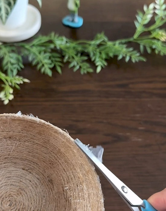 玄関やリビングが片付く！　麻紐小物入れのDIYに「最高」「おしゃれすぎ」