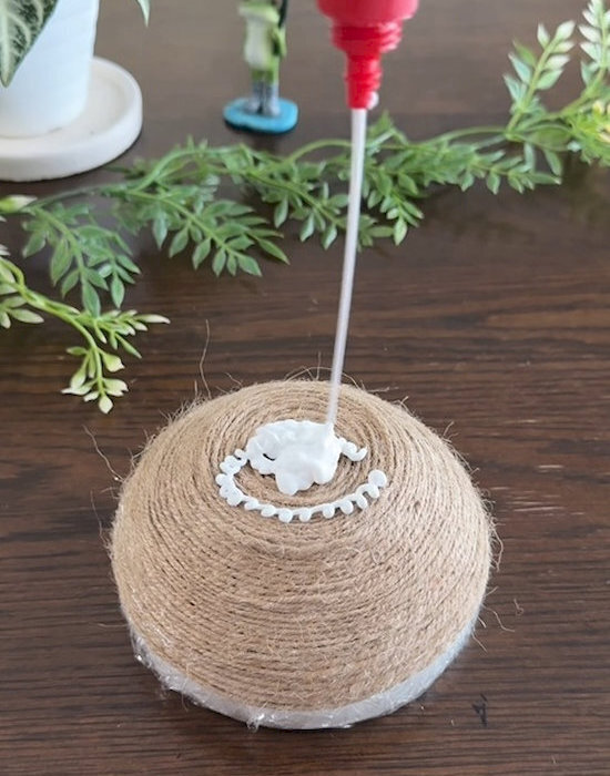 玄関やリビングが片付く！　麻紐小物入れのDIYに「最高」「おしゃれすぎ」