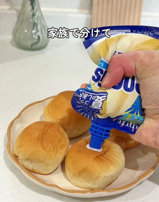 あんぱんにクーリッシュを入れるだけ！　ひんやり絶品スイーツに「ハマる」「食べたい」