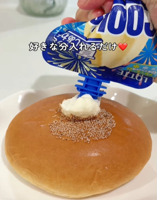 あんぱんにクーリッシュを入れるだけ！　ひんやり絶品スイーツに「ハマる」「食べたい」