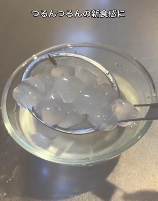 わらび餅を冷凍したら…　驚きの食感に「新感覚」「クセになる」