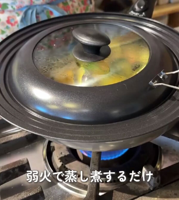 ナスやズッキーニを切って…　夏野菜たっぷりな料理がこちら！