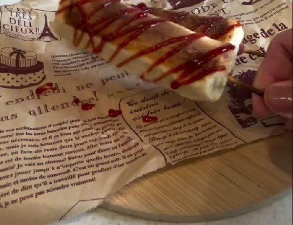 ウインナーを食パンで巻いて…　作ったものに「すごいアイディア」