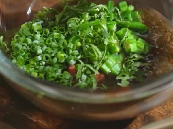 食欲がない日のそうめん　梅干しとオクラを加えると「これなら食べられる」「簡単すぎる」