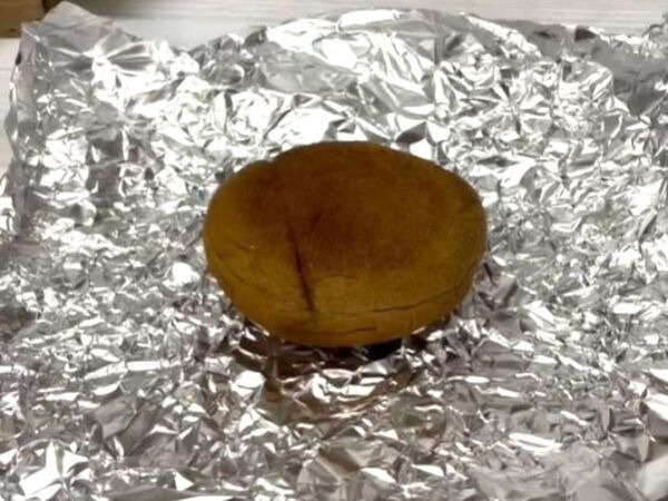 ロールパンを焦げにくくする裏技　超簡単すぎて「これはすごい発見」