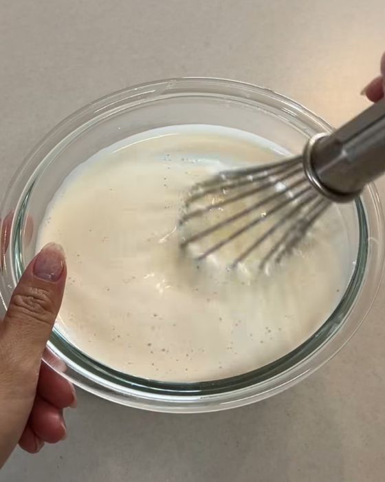 卵とチーズを混ぜてレンジで温めると？　完成したおやつに「もう毎日作る」「ハマった」