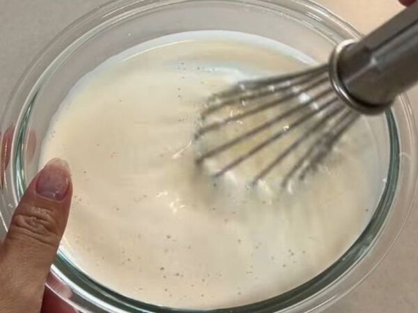 卵とチーズを混ぜてレンジで温めると？　完成したおやつに「もう毎日作る」「ハマった」