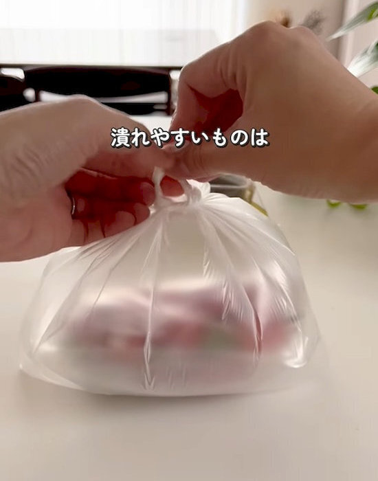 買い物袋の詰め方を変えるだけで？　驚きの効果に「もう崩れない」「目からウロコ」