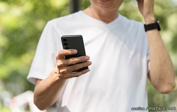 スマホが熱いのは『故障』の前兆？　暑い日にやりがちなNG行動と正しい冷やし方