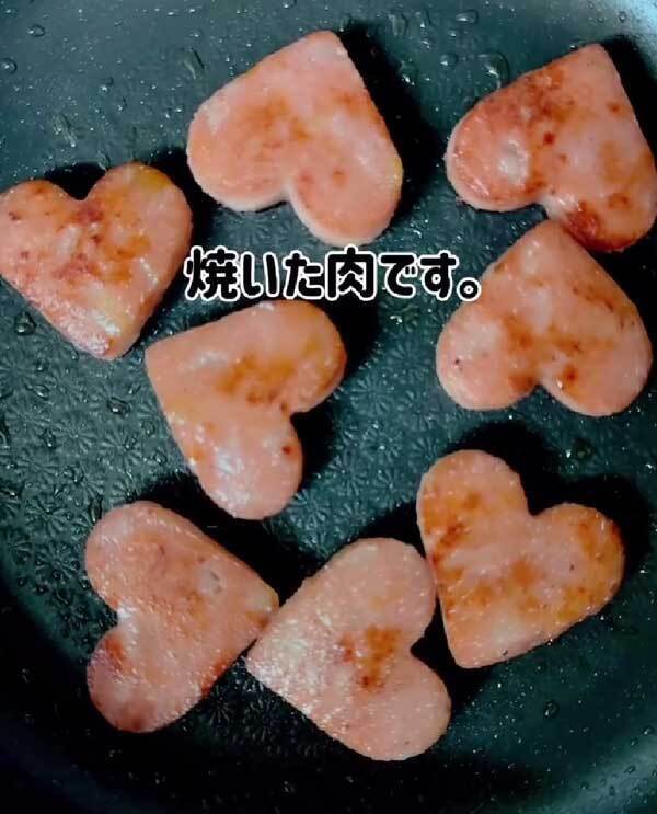 ソーセージをクッキー型でくり抜いて…　できたものに「発想がすごい！」