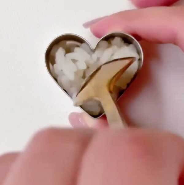 ソーセージをクッキー型でくり抜いて…　できたものに「発想がすごい！」