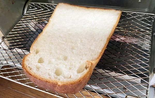 『ひとつまみ』がアクセントに！　夏にぴったりなトーストが「クセになりそう」