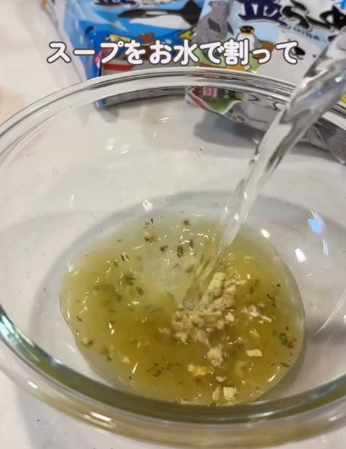 暑い日の『袋麺の食べ方』が？　完成したモノに「こっちの方が好き」「暑い日に助かる」